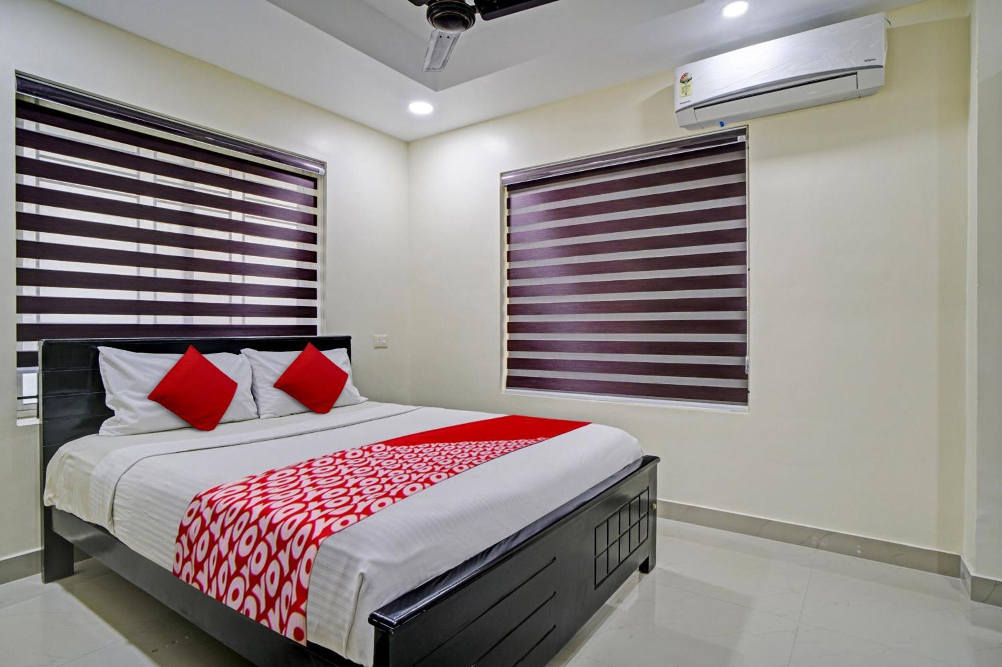Hotel O Crystal Executive Suites Kochi Exterior foto