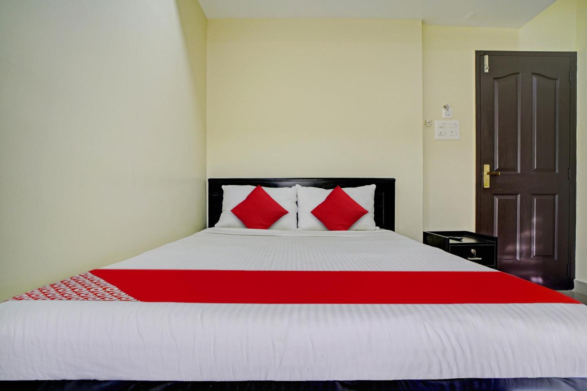 Hotel O Crystal Executive Suites Kochi Exterior foto
