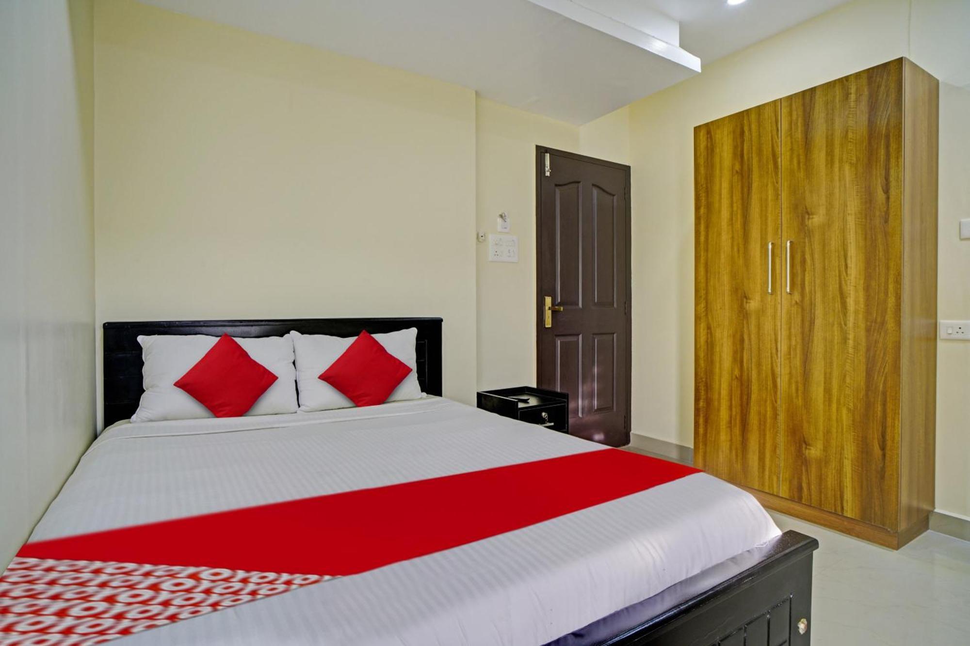 Hotel O Crystal Executive Suites Kochi Exterior foto