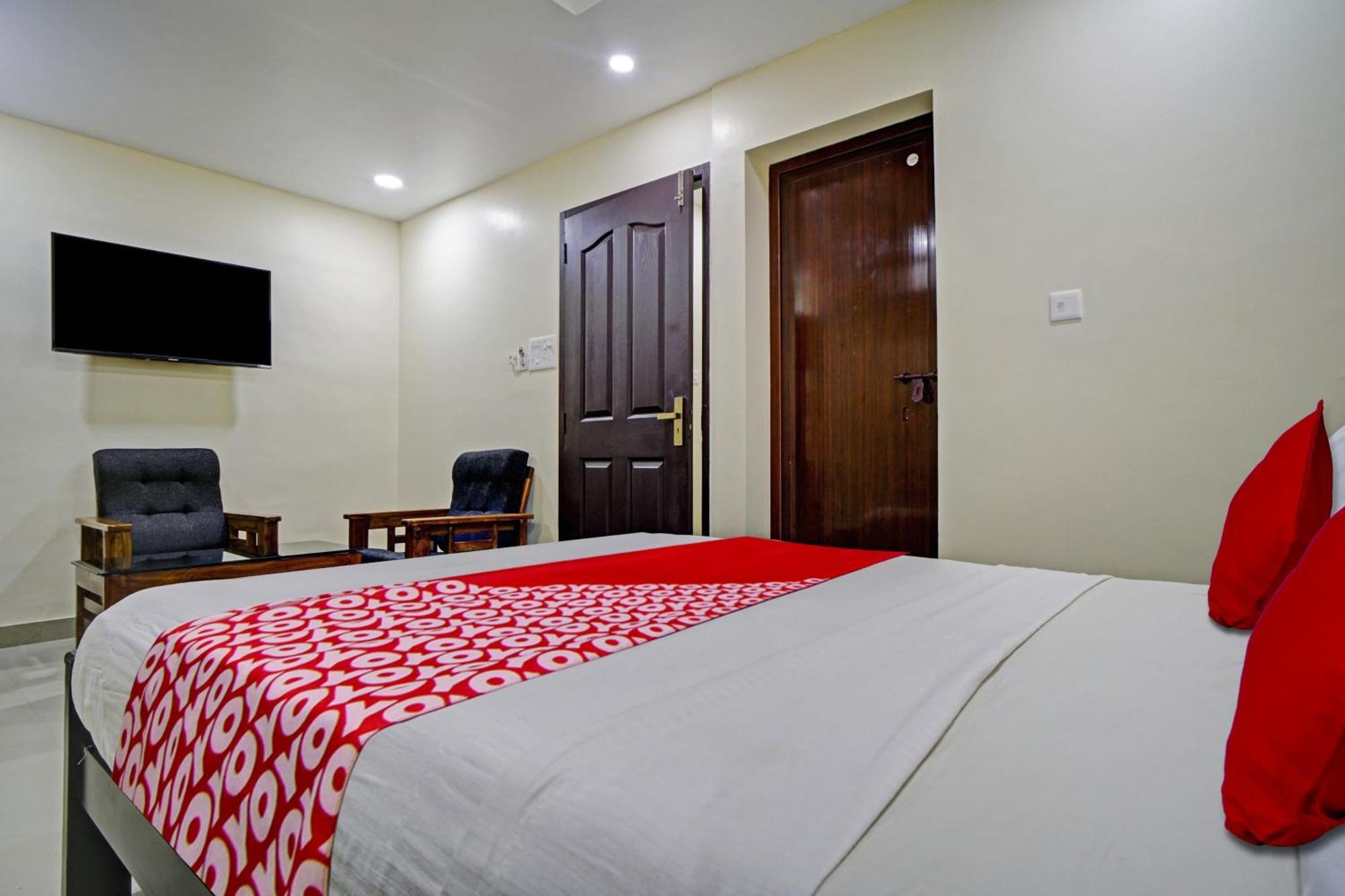 Hotel O Crystal Executive Suites Kochi Exterior foto